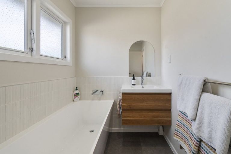 Photo of property in 18 Tararua Terrace, Cloverlea, Palmerston North, 4412
