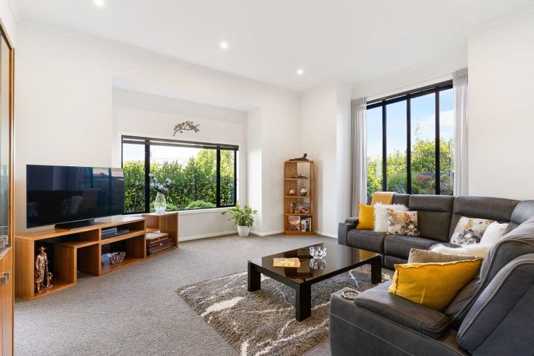 Photo of property in 69 Maka Terrace, Orewa, 0931