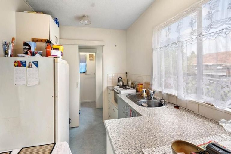 Photo of property in 31 London Street, Te Atatu Peninsula, Auckland, 0610