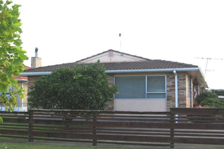 Photo of property in 3/152 Lincoln Road, Henderson, Auckland, 0610