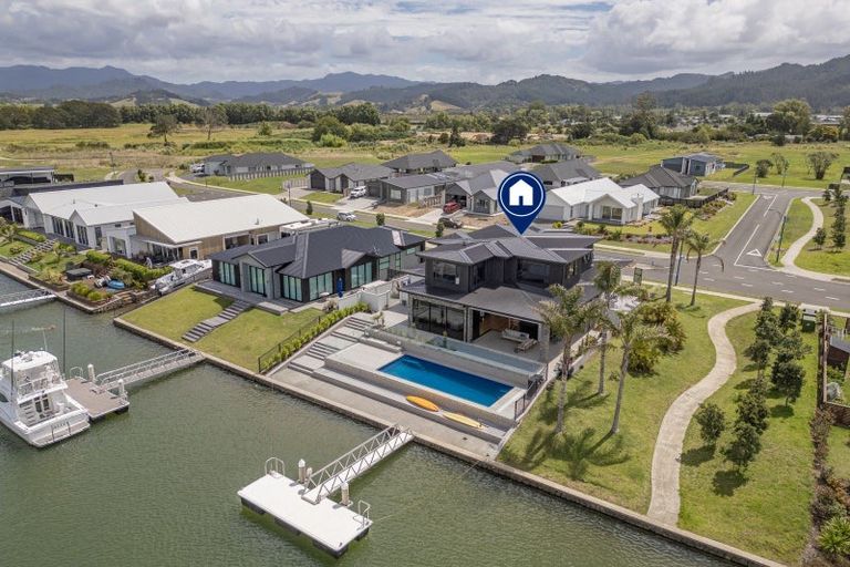 Photo of property in 33 Awatea Drive, Whitianga, 3510