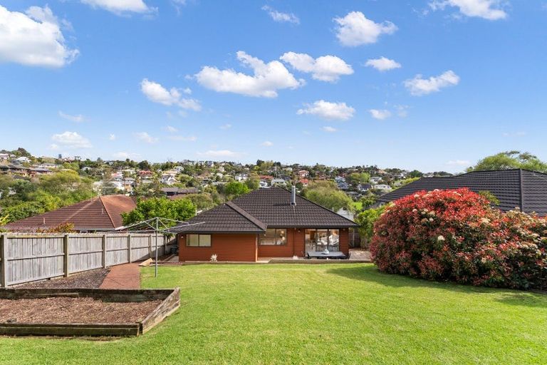 Photo of property in 24 Bayside Drive, Browns Bay, Auckland, 0630