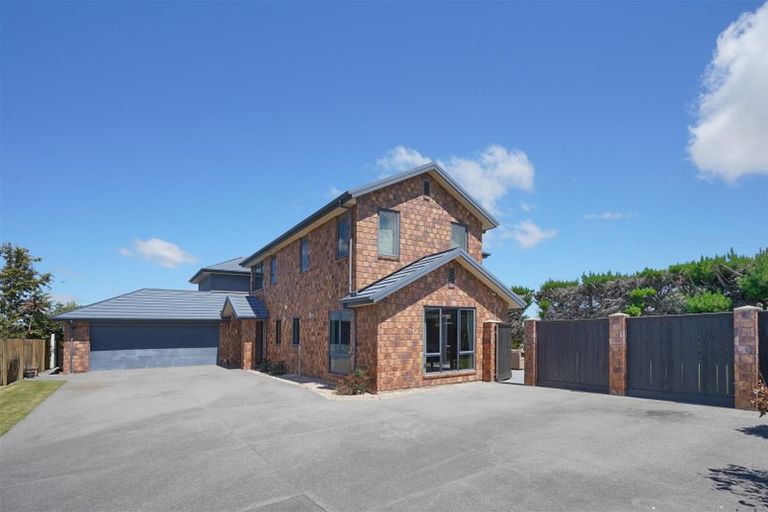 Photo of property in 43 Globe Bay Drive, Templeton, Christchurch, 8042