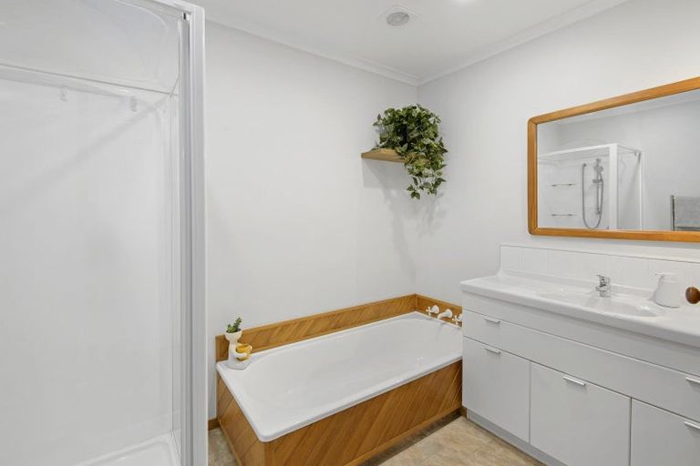 Photo of property in 2/9a Kingham Place, Avonhead, Christchurch, 8042