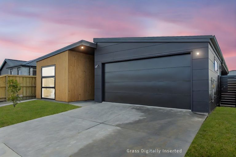 Photo of property in 27 Herridge Street, Woodend, 7691