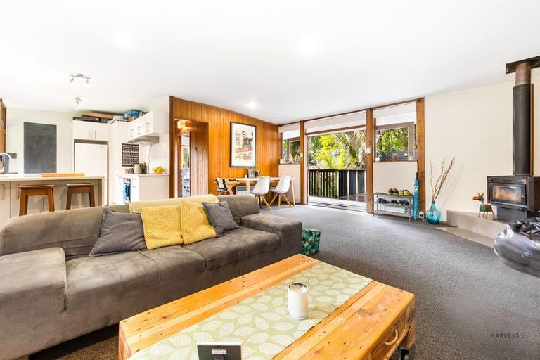 Photo of property in 24 Mahoe Road, Titirangi, Auckland, 0604