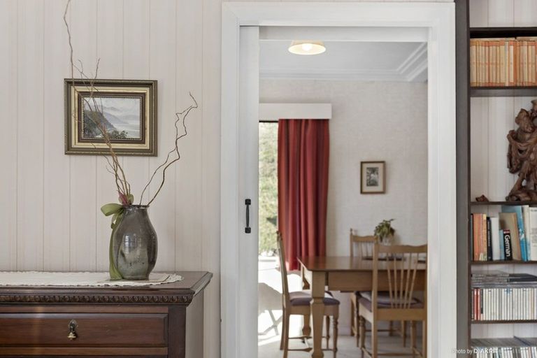 Photo of property in 33 Burrows Avenue, Karori, Wellington, 6012