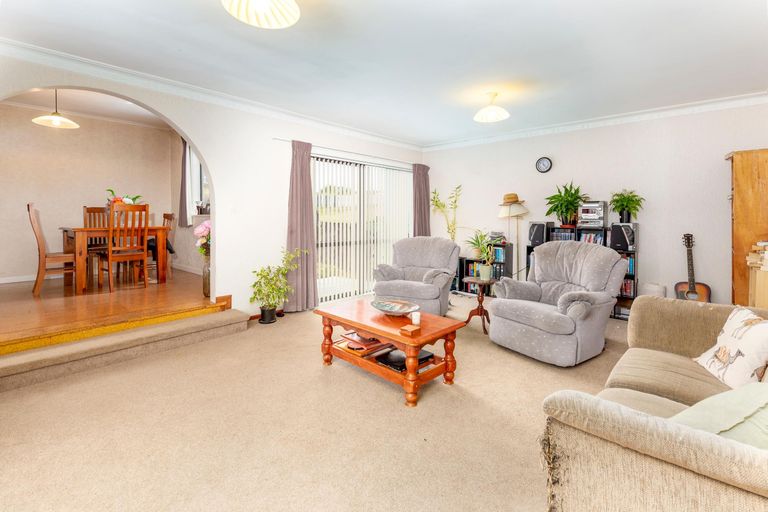 Photo of property in 16 Flanagan Road, Drury, 2113