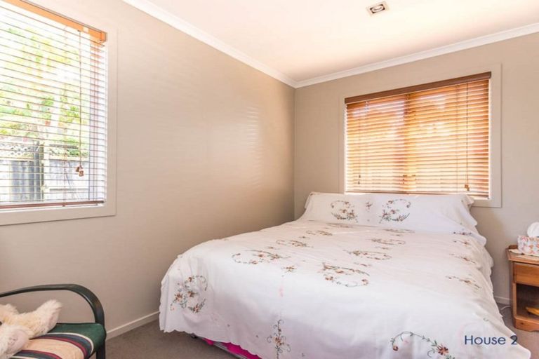 Photo of property in 25a Eastglen Road, Glen Eden, Auckland, 0602