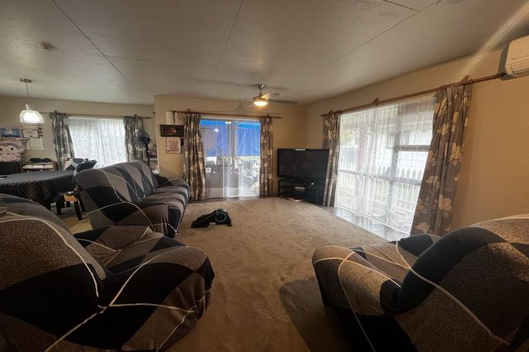 Photo of property in 20 Ocean View Road, Northcote, Auckland, 0627