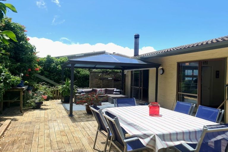 Photo of property in 11 The Anchorage, Whitby, Porirua, 5024