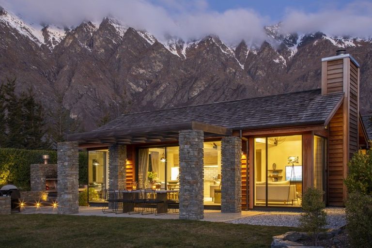 Photo of property in 8 Buckler Court, Jacks Point, Queenstown, 9371