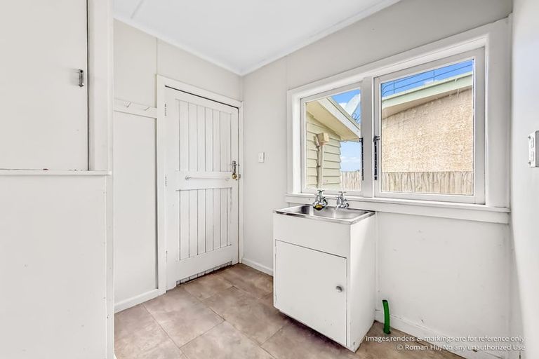 Photo of property in 519a East Coast Road, Murrays Bay, Auckland, 0630