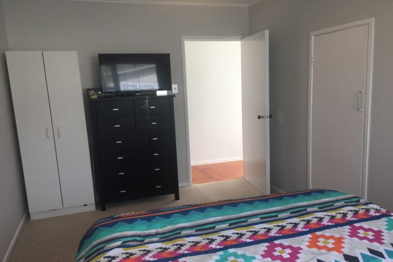 Photo of property in 71 Barrys Road, Glendene, Auckland, 0602
