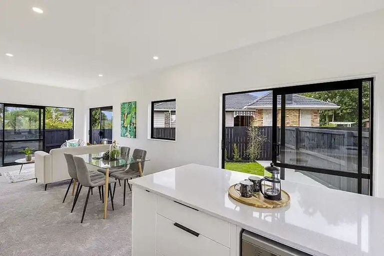 Photo of property in 11e Barrie Avenue, Papatoetoe, Auckland, 2025