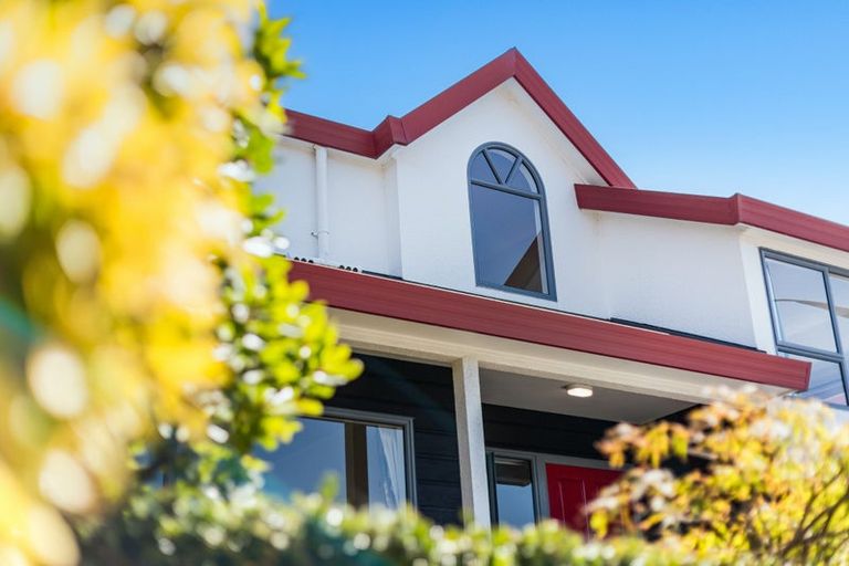 Photo of property in 122 Westchester Drive, Churton Park, Wellington, 6037