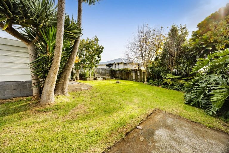 Photo of property in 27 Bonithon Avenue, Moturoa, New Plymouth, 4310