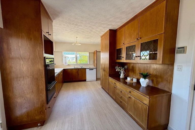 Photo of property in 57 Forrest Hill Road, Milford, Auckland, 0620