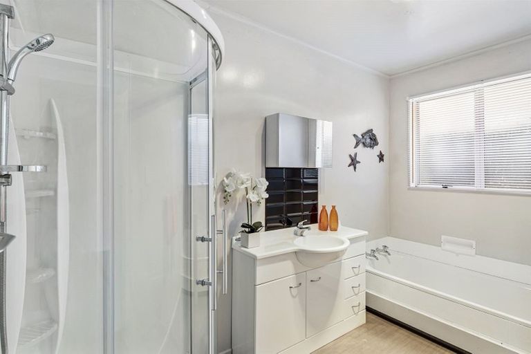 Photo of property in 57a Stewart Drive, Newlands, Wellington, 6037