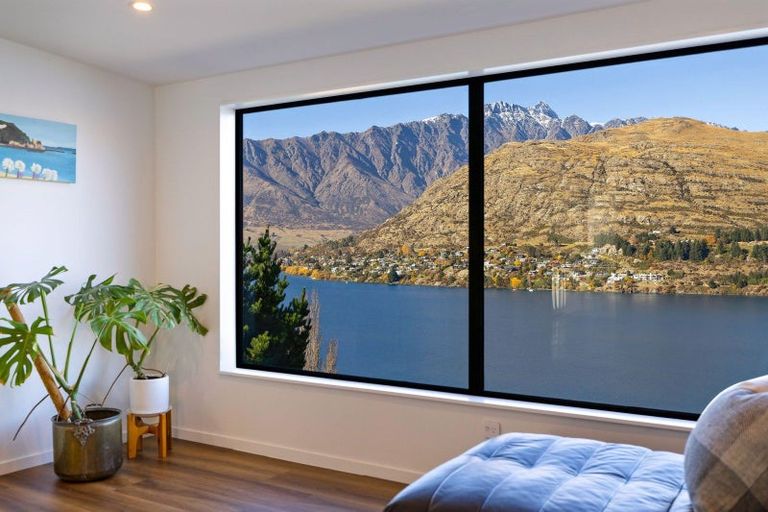 Photo of property in 22 Golden Terrace, Queenstown, 9300