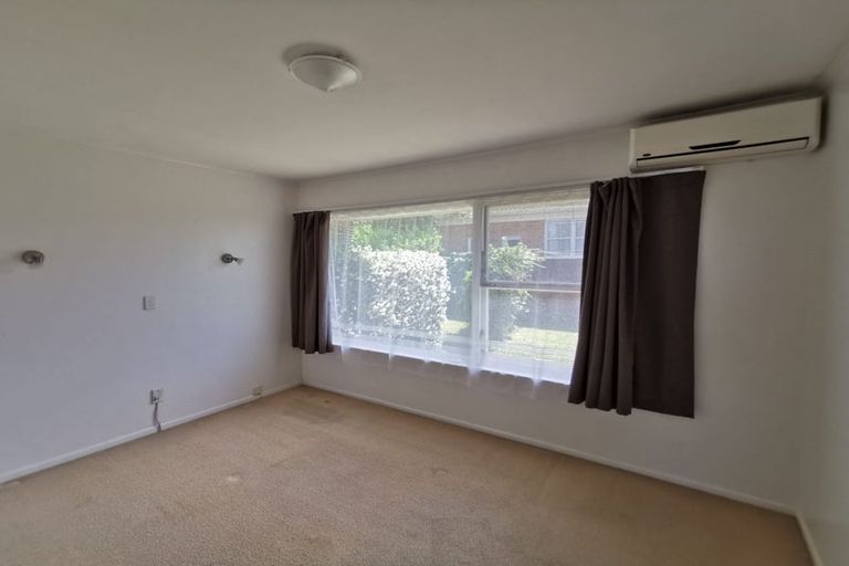 Photo of property in 1/7 Evelyn Place, Hillcrest, Auckland, 0627