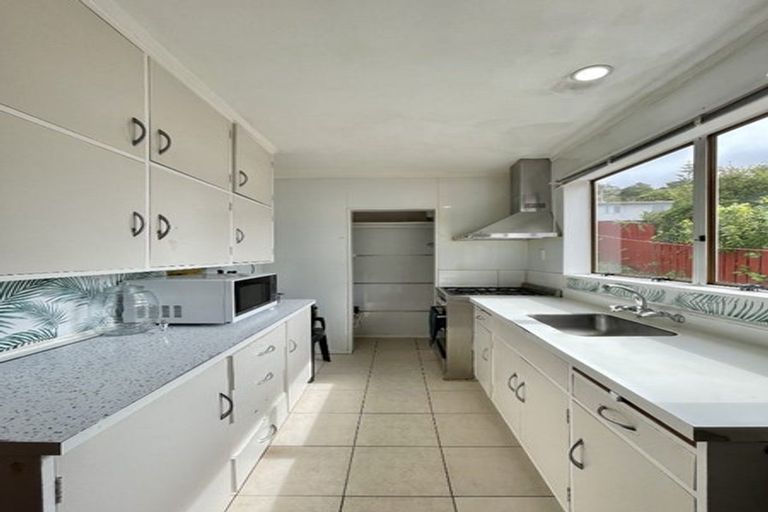 Photo of property in 146u1 Newlands Road, Newlands, Wellington, 6037