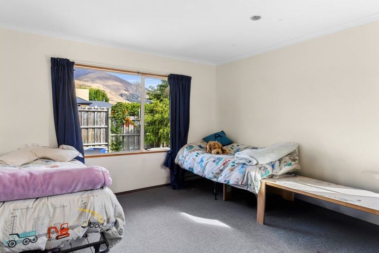 Photo of property in 42 Meadowstone Drive, Wanaka, 9305