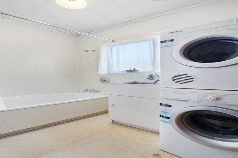 Photo of property in 22 Vanbrugh Place, Bucklands Beach, Auckland, 2014
