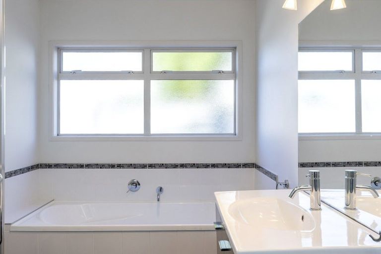 Photo of property in 142 Victory Drive, Wharewaka, Taupo, 3330