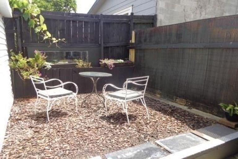 Photo of property in 29 Tahi Terrace, Glen Eden, Auckland, 0602