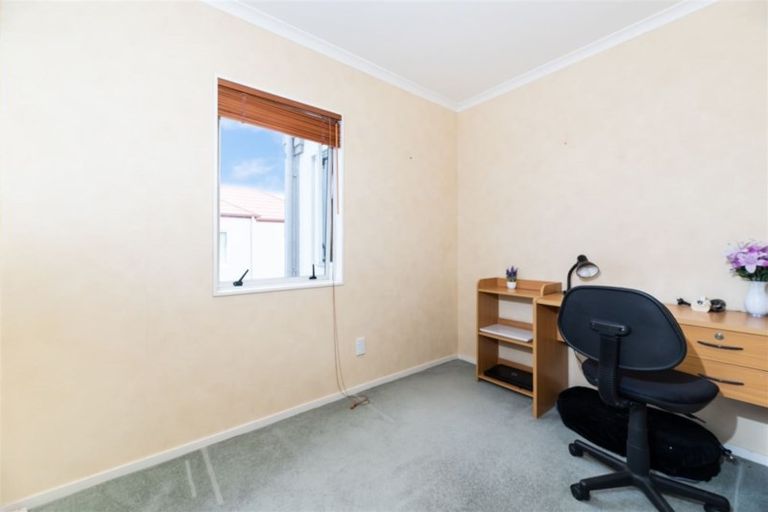 Photo of property in 10 Dainton Place, New Lynn, Auckland, 0600