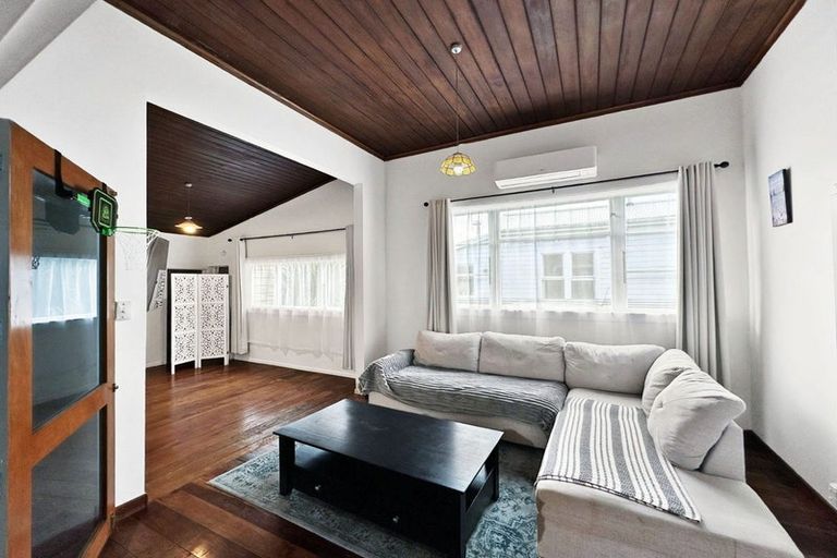 Photo of property in 11 Kelvin Street, Aramoho, Wanganui, 4500