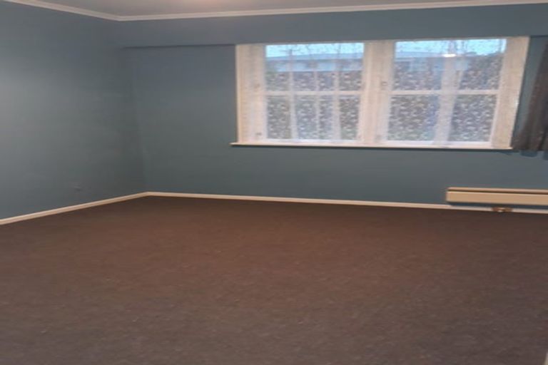 Photo of property in 5 Alder Place, Newlands, Wellington, 6037