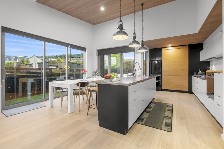 Photo of property in 8 Kapuka Lane, Wanaka, 9305