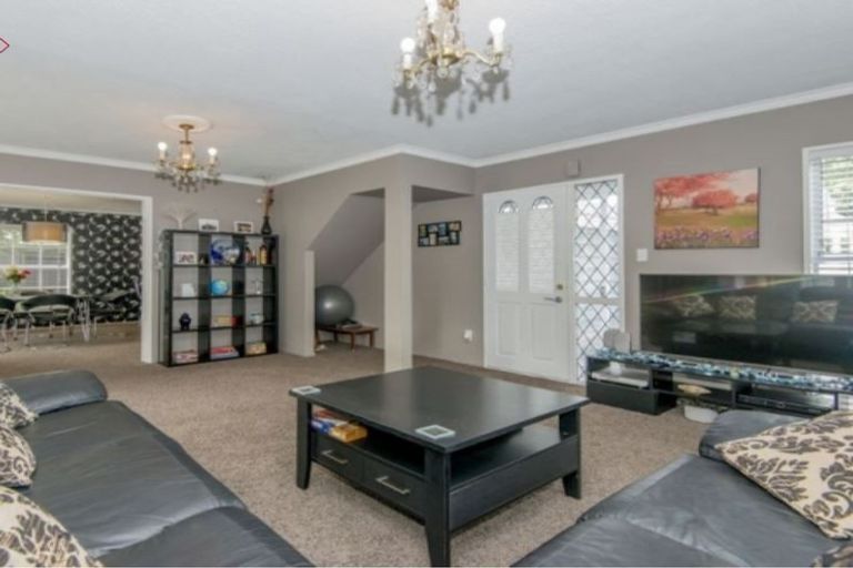 Photo of property in 244 Memorial Avenue, Burnside, Christchurch, 8053
