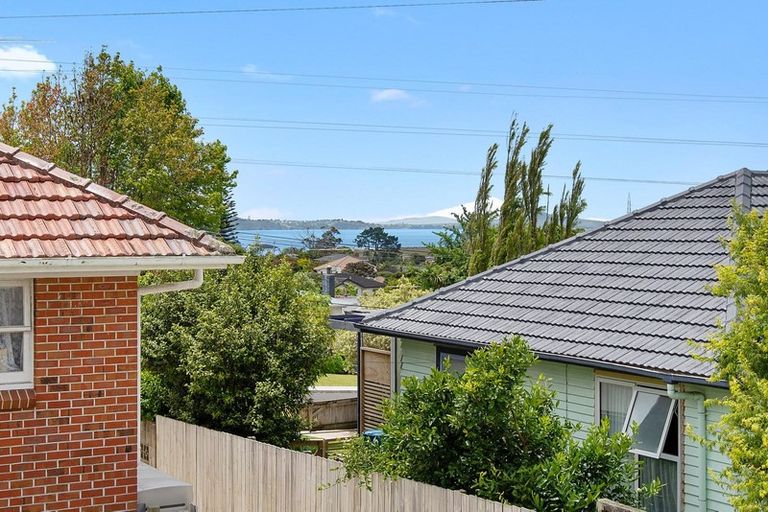 Photo of property in 13a Lyndhurst Road, Te Atatu South, Auckland, 0610