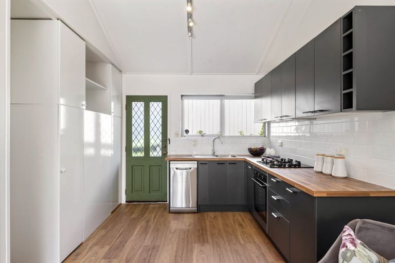 Photo of property in 2/24 Hastings Parade, Devonport, Auckland, 0624