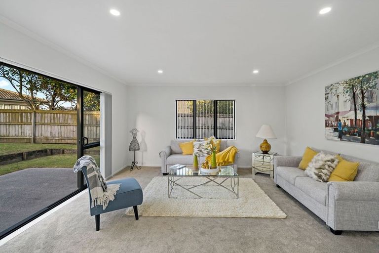 Photo of property in 10 Taatahi Street, Weymouth, Auckland, 2103