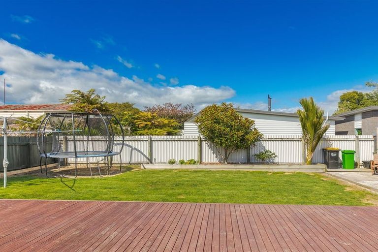 Photo of property in 32 Brougham Street, Westport, 7825