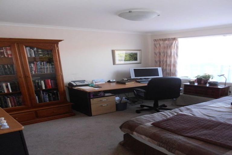 Photo of property in 18 Heaphy Place, Casebrook, Christchurch, 8051