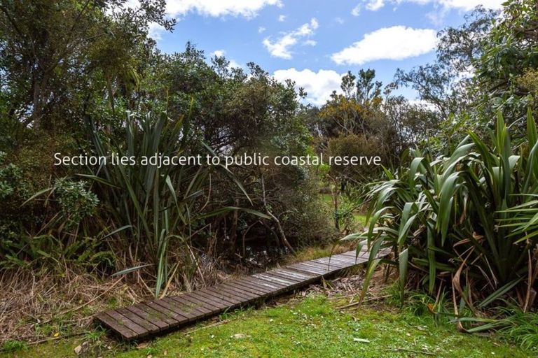 Photo of property in 2 Kelvin Crescent, Te Atatu Peninsula, Auckland, 0610