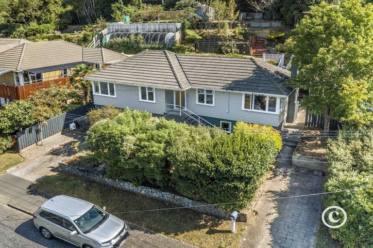 Photo of property in 53 Kiwi Crescent, Tawa, Wellington, 5028
