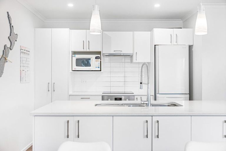 Photo of property in 19 Karauria Lane, Orewa, 0931
