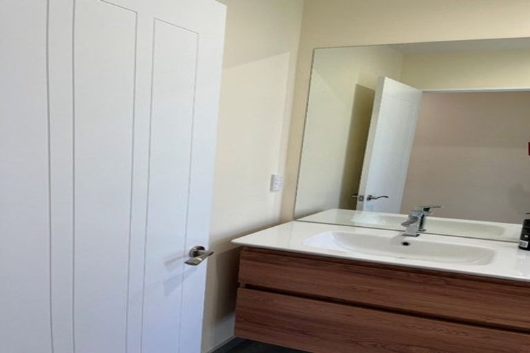 Photo of property in 6 Roles Way, Rolleston, 7615