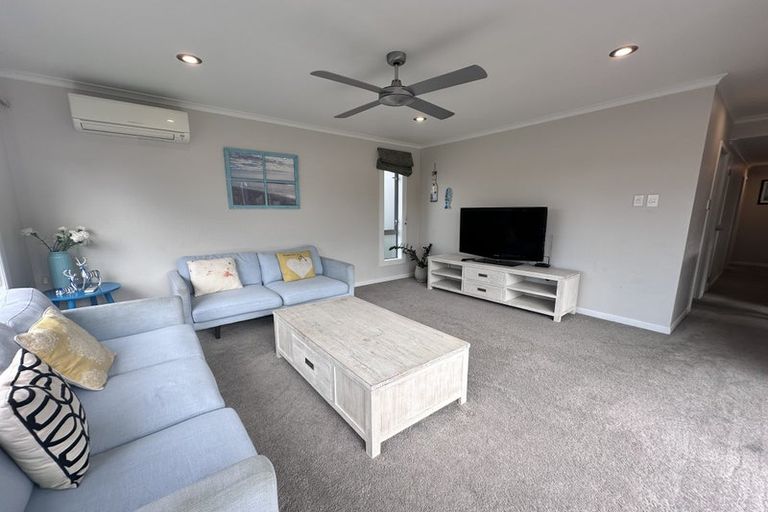 Photo of property in 24 Kiteroa Terrace, Rothesay Bay, Auckland, 0630
