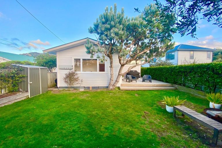Photo of property in 59 Freyberg Street, Lyall Bay, Wellington, 6022