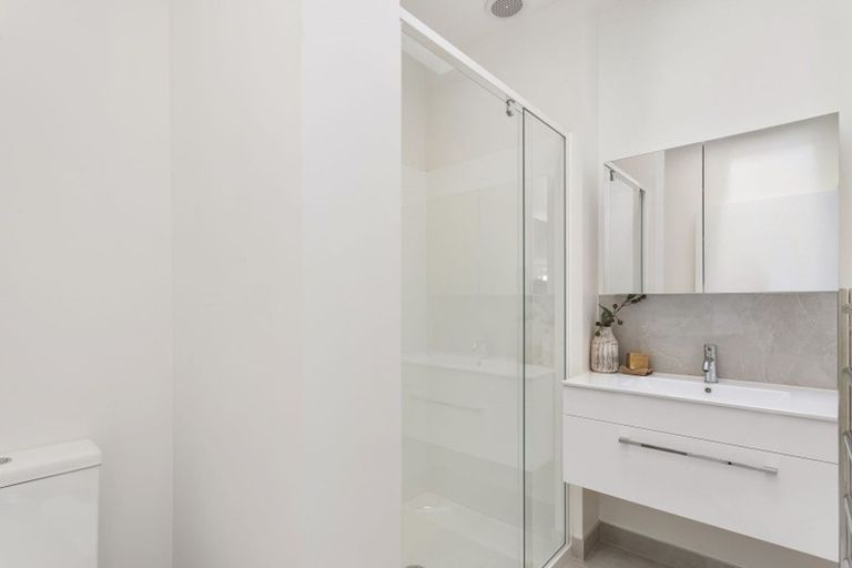 Photo of property in 94b Aikmans Road, Merivale, Christchurch, 8014