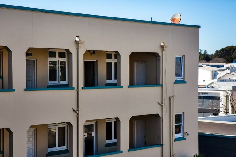 Photo of property in Devonport Apartments, 50/127 Saint Aubyn Street, New Plymouth, 4310