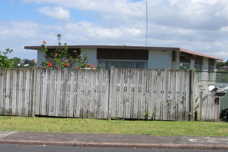 Photo of property in 1/15 Geoffrey Road, Torbay, Auckland, 0630