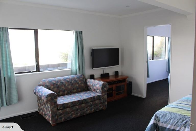 Photo of property in 15 Inverell Way, Seatoun, Wellington, 6022